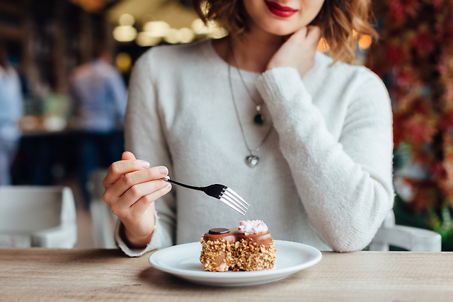 食欲が増すのはホルモンのせい？生理周期をダイエットに活かす方法