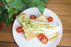 【今日のダイエット献立】旬野菜をオシャレに！白菜ガーリックトーストの献立＜476kcal＞