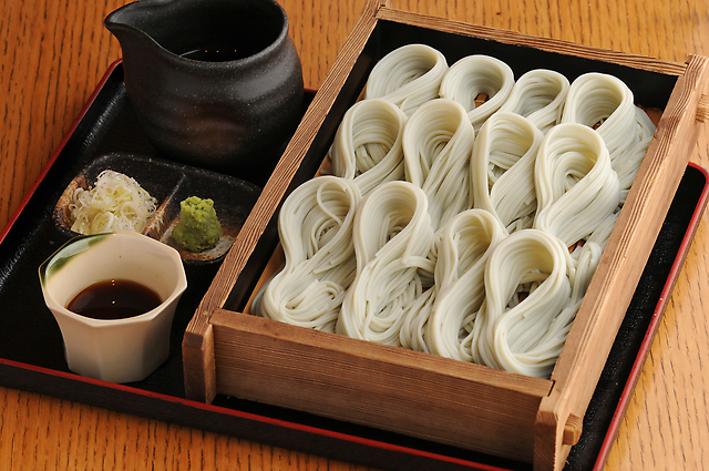 【新潟県のご当地食材】食感がクセになる！そば好きなら一度は食べたい「へぎそば」とは？