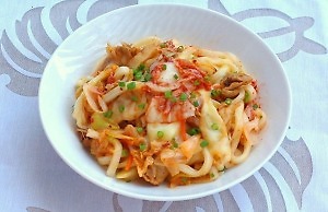 【今日のダイエット献立】身体の芯から温まる！レンジで簡単キムチ―ズうどん <504kcal>