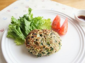 【今日のダイエット献立】新感覚の味わいが病みつきに！餃子バーグの献立＜497kcal＞