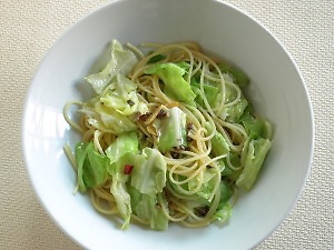 【今日のダイエット献立】ダイエット中も◎キャベツとアンチョビのパスタ＜608kcal＞