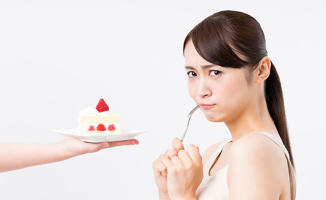 【食べないダイエットは時代遅れ！】食べないダイエットの落とし穴とは？