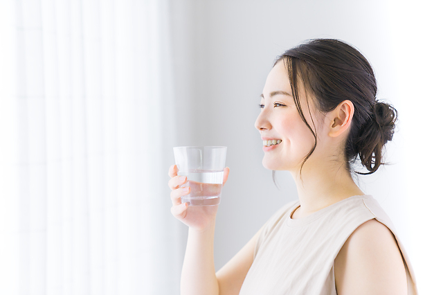 【1日にコップ何杯飲めばいい？】理想的な水分補給のポイント