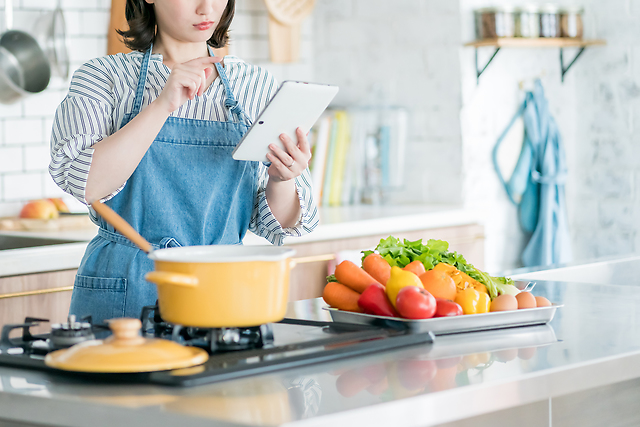 【管理栄養士に聞きました】献立の決め方と常備しているたんぱく質食品は？