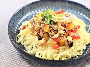 【今日のダイエット献立】食欲がない時におすすめ「ビタミンたっぷり！カラフル野菜のジャージャー麺」＜602kcal＞