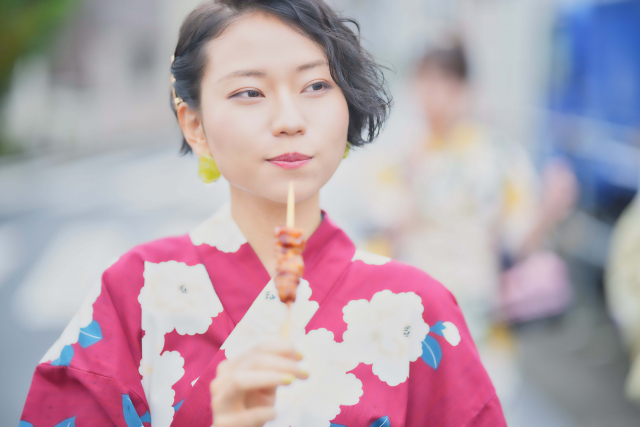 【グルメを満喫!】「食べ歩き」をおいしく健康的に楽しむコツとは?